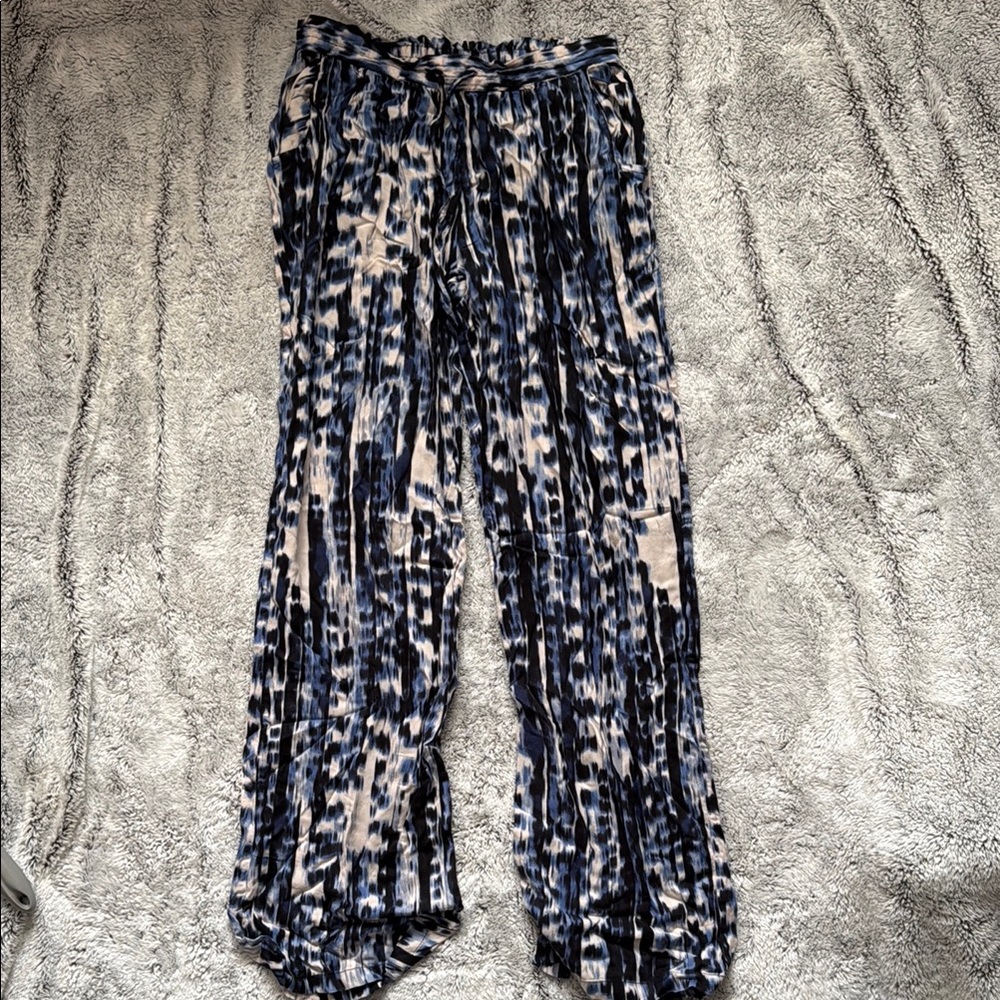 Blue and Cream Patterned Low Rise Linen Pants!
